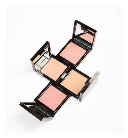 Le rose aux joues tendresse rose