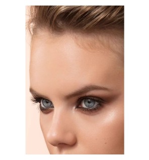 l'esquisse du regard noir mystérieux